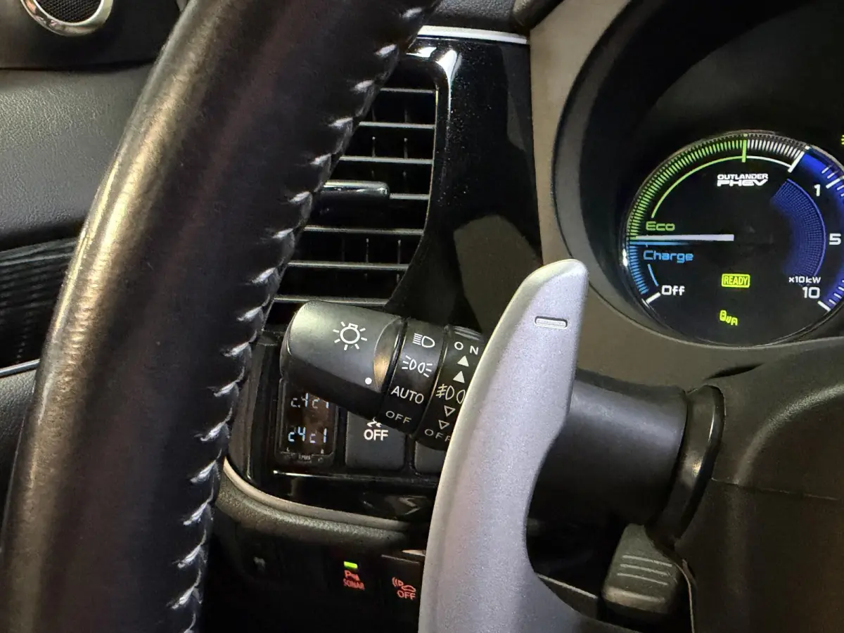 2.4 PHEV Instyle 18"/Trekhaak/LED/Leder/Stoel + stuurverwarming/Dodehoek/PDC v+a/360 Camera/Apple Carplay & Android Auto