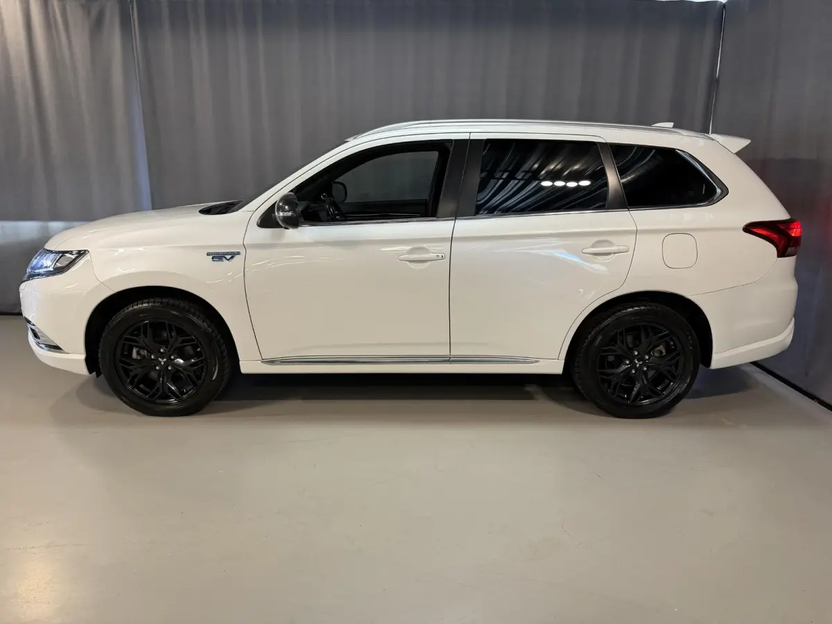 2.4 PHEV Instyle 18"/Trekhaak/LED/Leder/Stoel + stuurverwarming/Dodehoek/PDC v+a/360 Camera/Apple Carplay & Android Auto