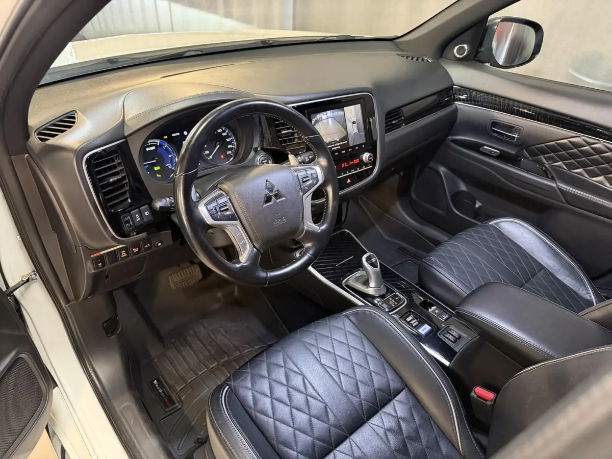 2.4 PHEV Instyle 18"/Trekhaak/LED/Leder/Stoel + stuurverwarming/Dodehoek/PDC v+a/360 Camera/Apple Carplay & Android Auto