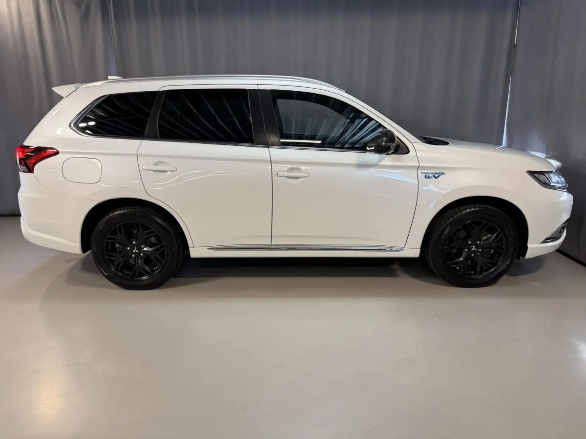 2.4 PHEV Instyle 18"/Trekhaak/LED/Leder/Stoel + stuurverwarming/Dodehoek/PDC v+a/360 Camera/Apple Carplay & Android Auto