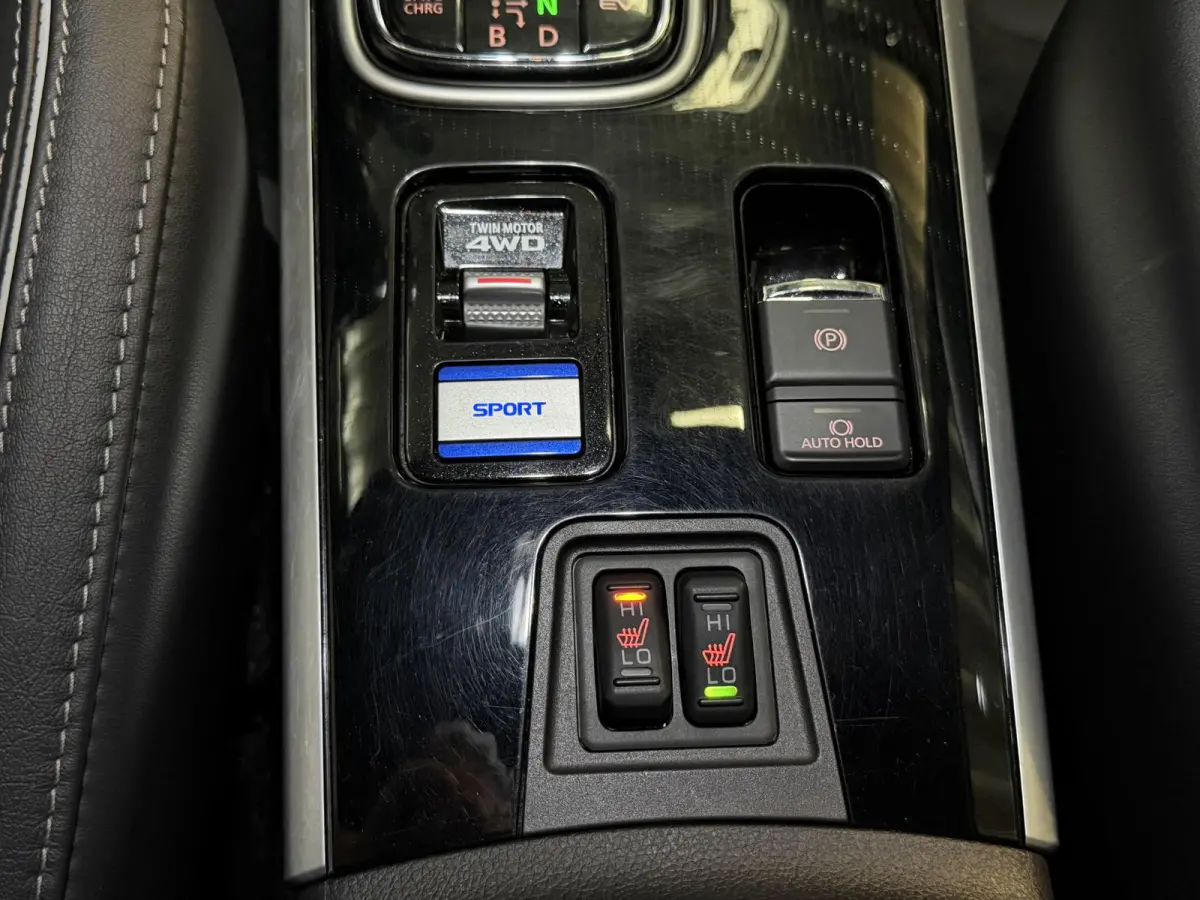 2.4 PHEV Instyle 18"/Trekhaak/LED/Leder/Stoel + stuurverwarming/Dodehoek/PDC v+a/360 Camera/Apple Carplay & Android Auto