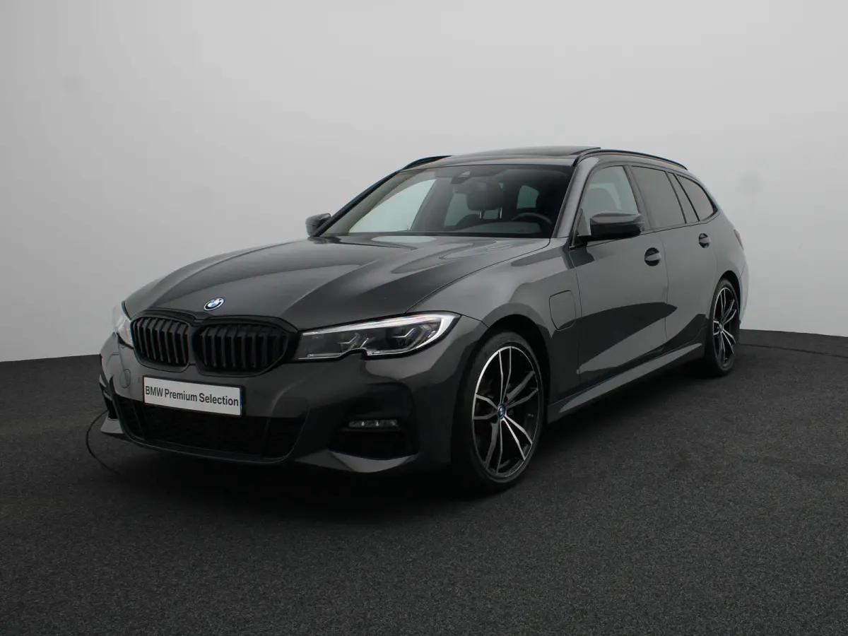 320e High Executive | M Sportpakket | SoH 90% | Trekhaak | Panoramadak | Laserlight | DAB | HiFi | 19''