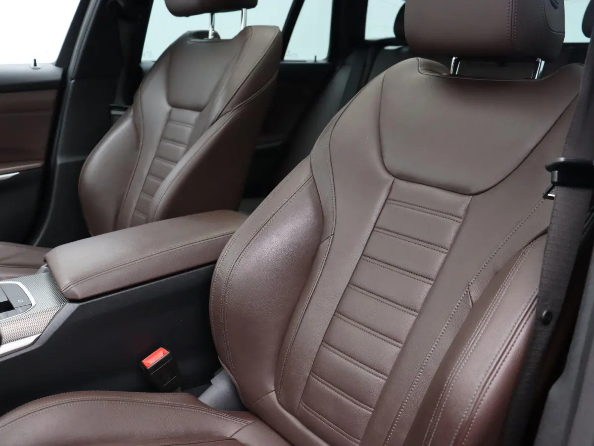 320e High Executive | M Sportpakket | SoH 90% | Trekhaak | Panoramadak | Laserlight | DAB | HiFi | 19''