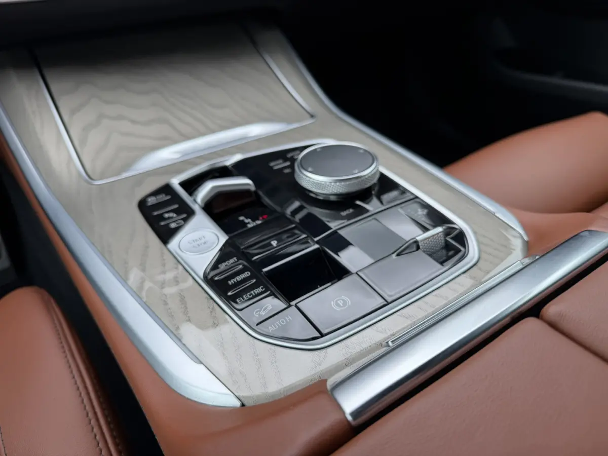 xDrive50e M Sport Panoramadak Trekhaak Carplay 21 Inch Harman-Kardon Comfortzetels Head-Up Display Softclose