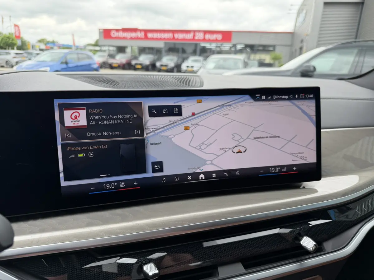 xDrive50e M Sport Panoramadak Trekhaak Carplay 21 Inch Harman-Kardon Comfortzetels Head-Up Display Softclose