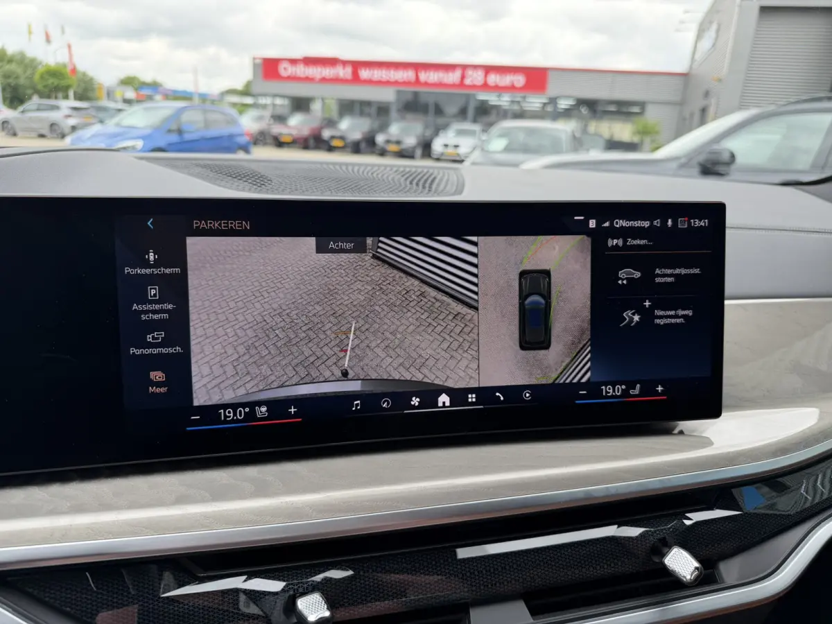 xDrive50e M Sport Panoramadak Trekhaak Carplay 21 Inch Harman-Kardon Comfortzetels Head-Up Display Softclose