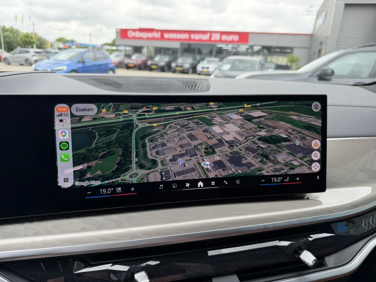 xDrive50e M Sport Panoramadak Trekhaak Carplay 21 Inch Harman-Kardon Comfortzetels Head-Up Display Softclose