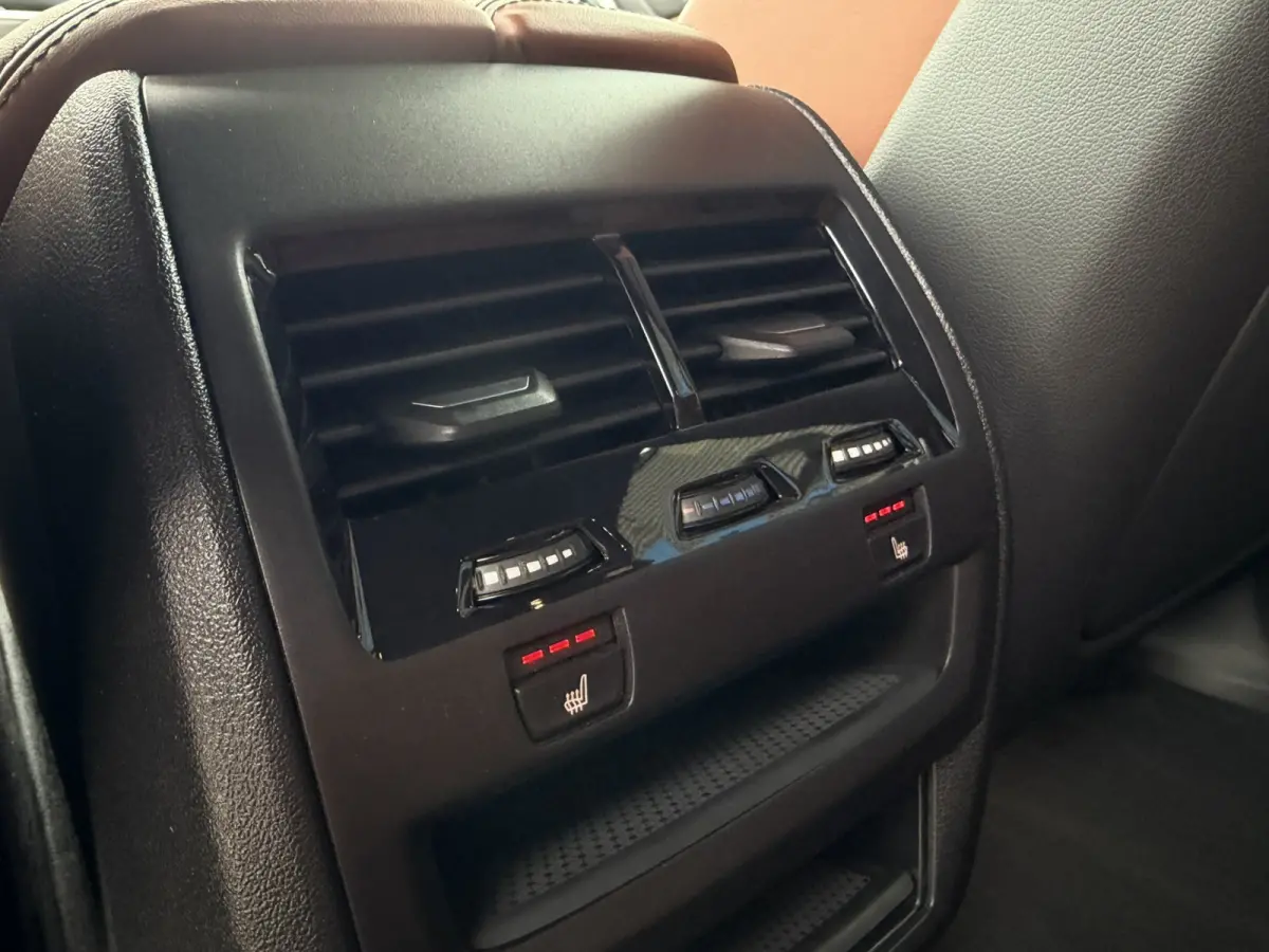 xDrive50e M Sport Panoramadak Trekhaak Carplay 21 Inch Harman-Kardon Comfortzetels Head-Up Display Softclose