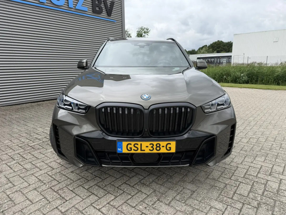 xDrive50e M Sport Panoramadak Trekhaak Carplay 21 Inch Harman-Kardon Comfortzetels Head-Up Display Softclose