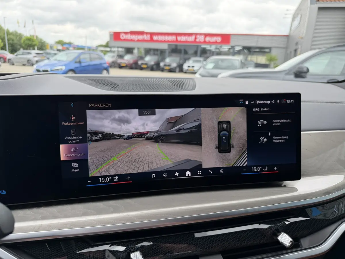 xDrive50e M Sport Panoramadak Trekhaak Carplay 21 Inch Harman-Kardon Comfortzetels Head-Up Display Softclose