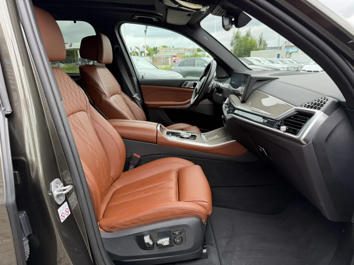 xDrive50e M Sport Panoramadak Trekhaak Carplay 21 Inch Harman-Kardon Comfortzetels Head-Up Display Softclose