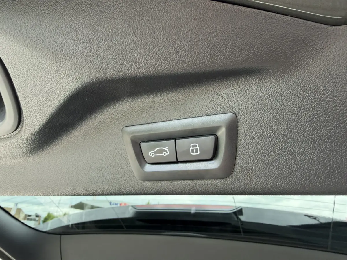 xDrive50e M Sport Panoramadak Trekhaak Carplay 21 Inch Harman-Kardon Comfortzetels Head-Up Display Softclose