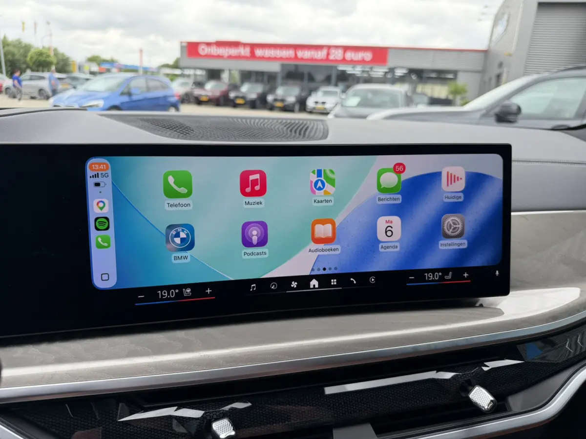 xDrive50e M Sport Panoramadak Trekhaak Carplay 21 Inch Harman-Kardon Comfortzetels Head-Up Display Softclose