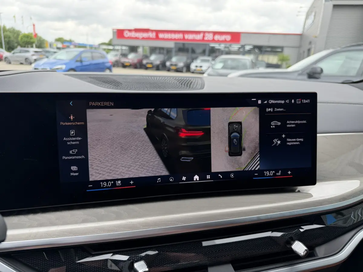 xDrive50e M Sport Panoramadak Trekhaak Carplay 21 Inch Harman-Kardon Comfortzetels Head-Up Display Softclose