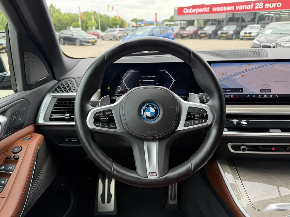xDrive50e M Sport Panoramadak Trekhaak Carplay 21 Inch Harman-Kardon Comfortzetels Head-Up Display Softclose