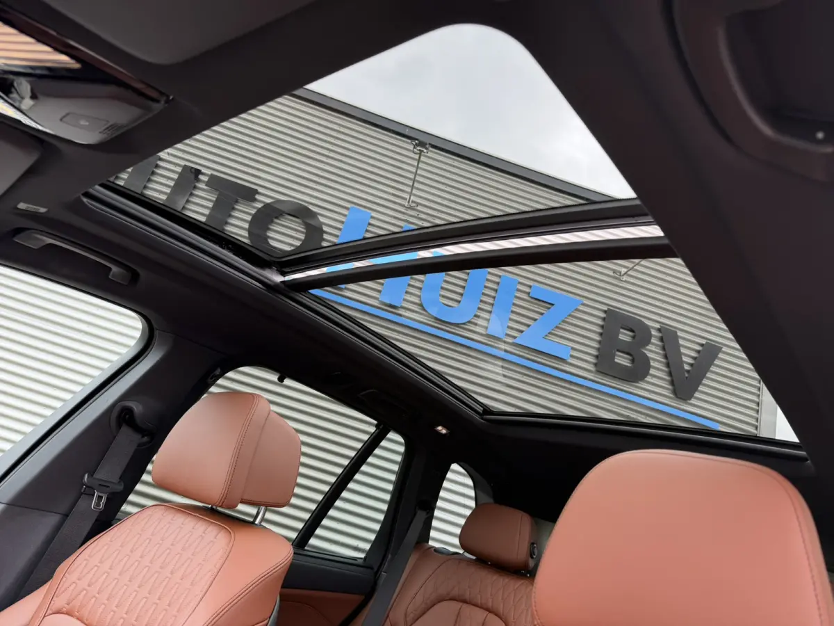 xDrive50e M Sport Panoramadak Trekhaak Carplay 21 Inch Harman-Kardon Comfortzetels Head-Up Display Softclose