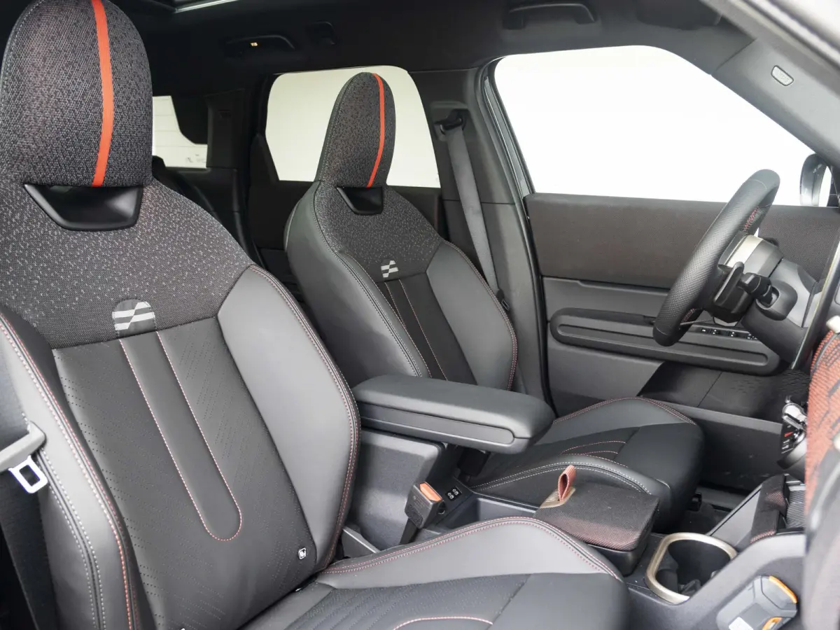 C John Cooper Works L-pakket | 19" John Cooper Works Runway Spoke black | Trekhaak | Stoel & Stuurverwarming | panoramadak |