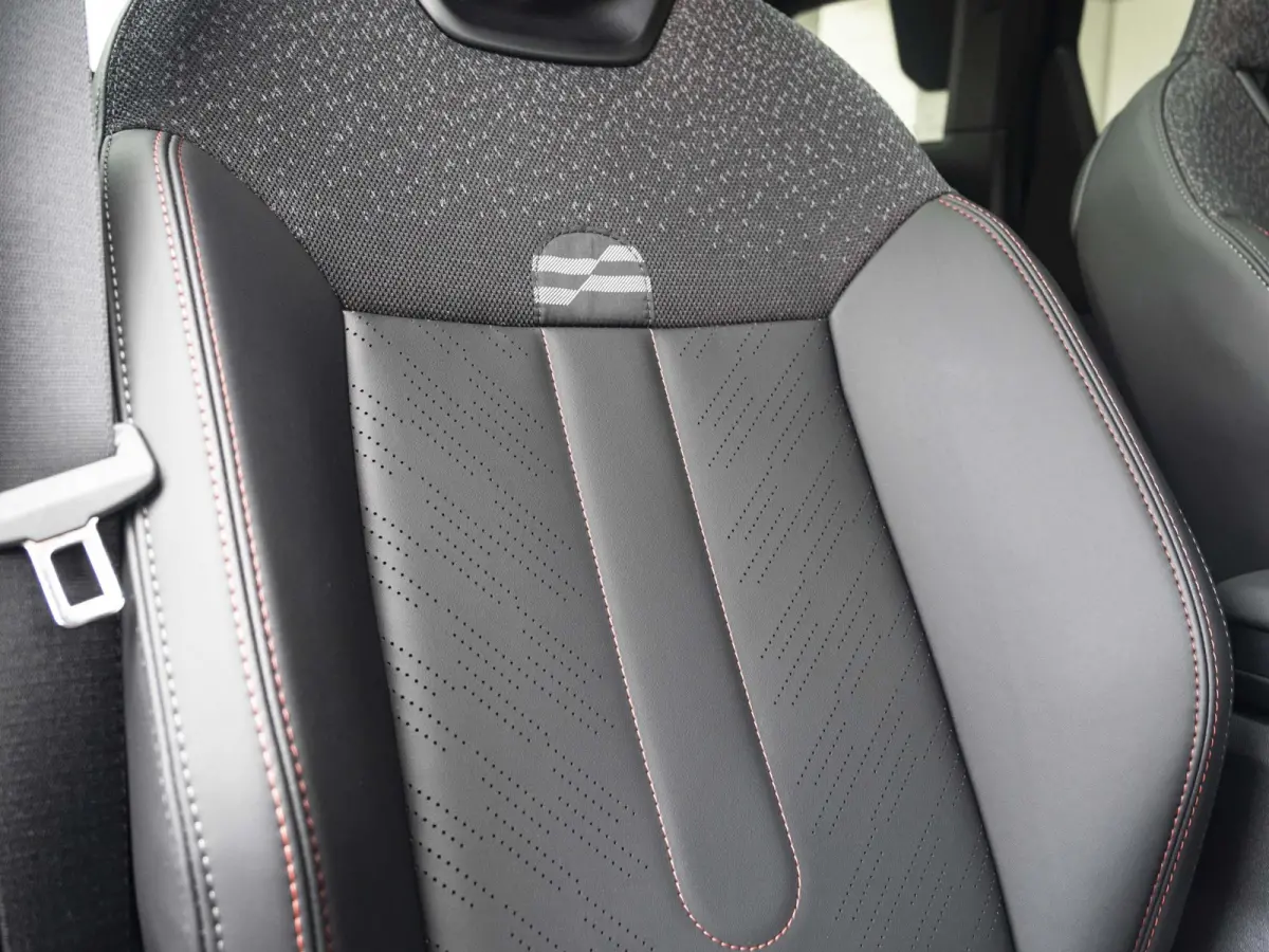 C John Cooper Works L-pakket | 19" John Cooper Works Runway Spoke black | Trekhaak | Stoel & Stuurverwarming | panoramadak |