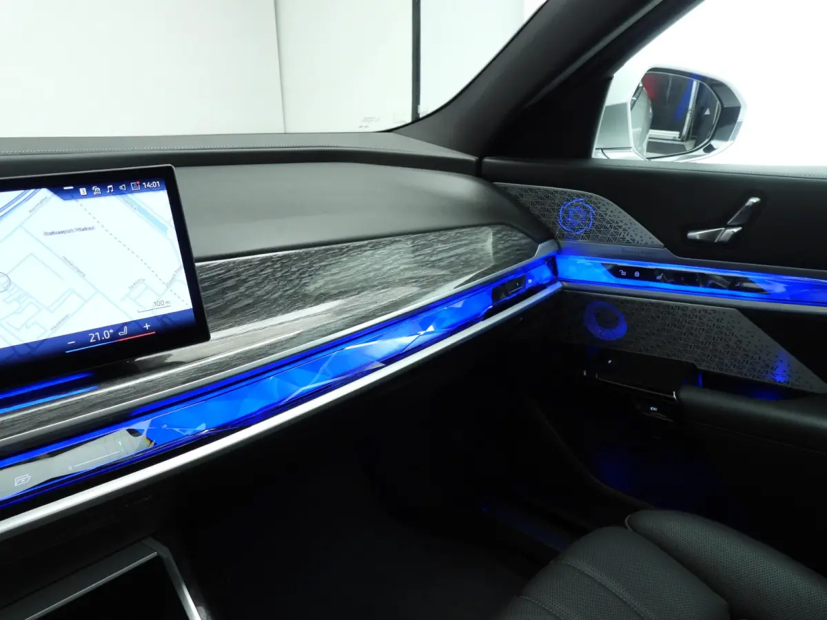 750e xDrive | LED | Leder | HUD | Achterasbesturing  | Rear seat entertainment | Panoramadak | DAB | Bowers & Wilkins sound | Alu 20 inch |