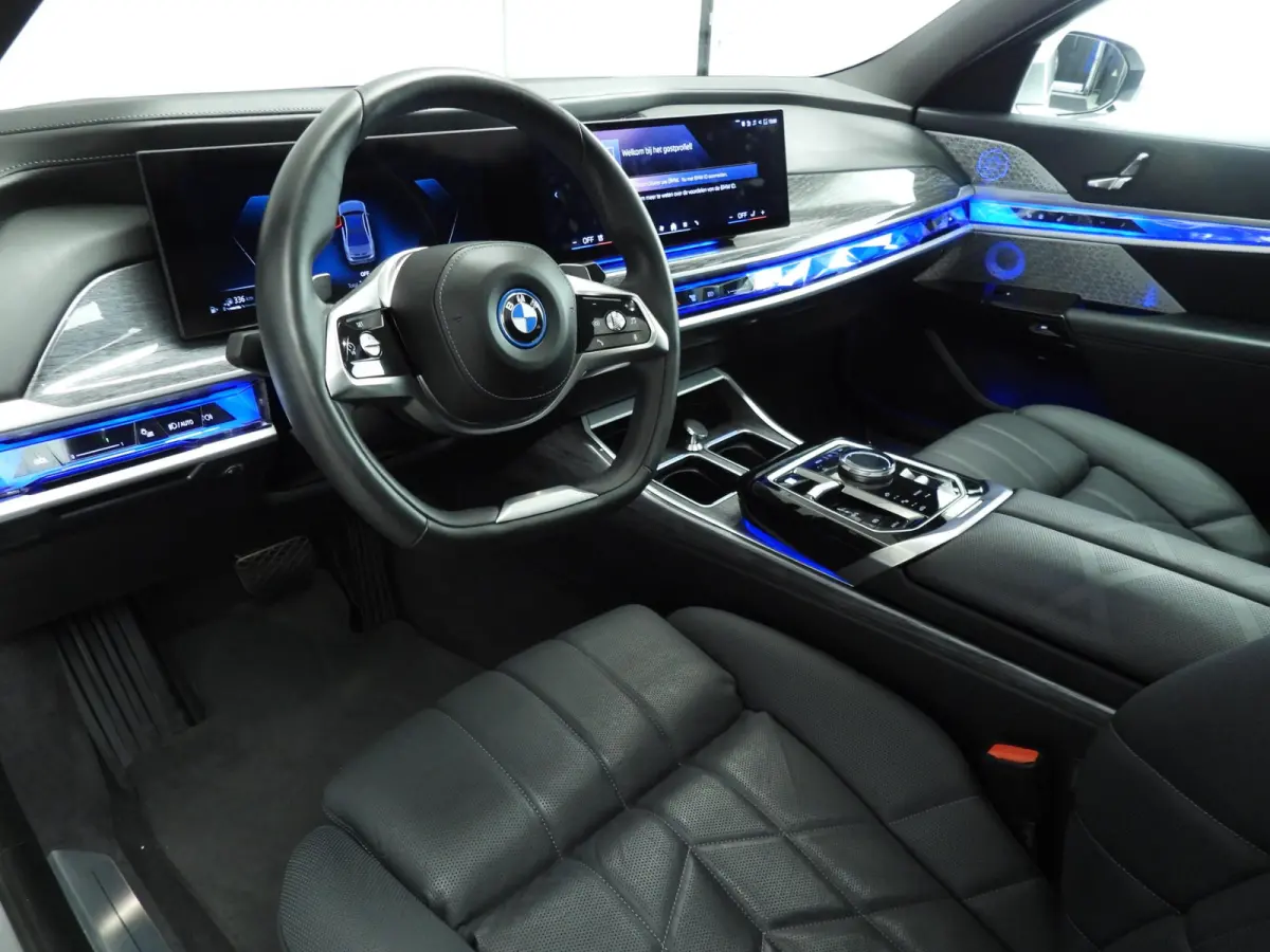750e xDrive | LED | Leder | HUD | Achterasbesturing  | Rear seat entertainment | Panoramadak | DAB | Bowers & Wilkins sound | Alu 20 inch |