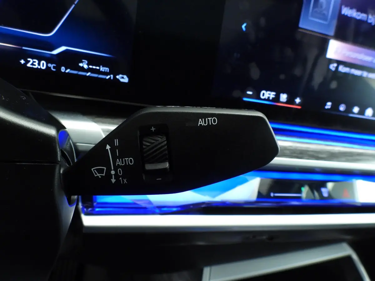 750e xDrive | LED | Leder | HUD | Achterasbesturing  | Rear seat entertainment | Panoramadak | DAB | Bowers & Wilkins sound | Alu 20 inch |