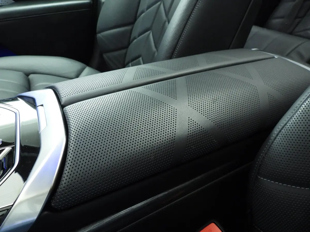 750e xDrive | LED | Leder | HUD | Achterasbesturing  | Rear seat entertainment | Panoramadak | DAB | Bowers & Wilkins sound | Alu 20 inch |