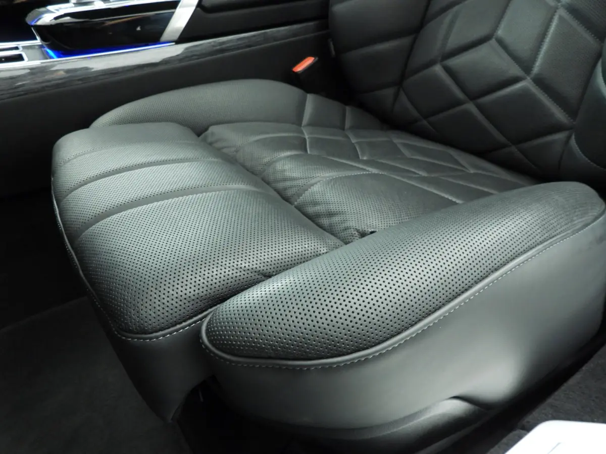 750e xDrive | LED | Leder | HUD | Achterasbesturing  | Rear seat entertainment | Panoramadak | DAB | Bowers & Wilkins sound | Alu 20 inch |