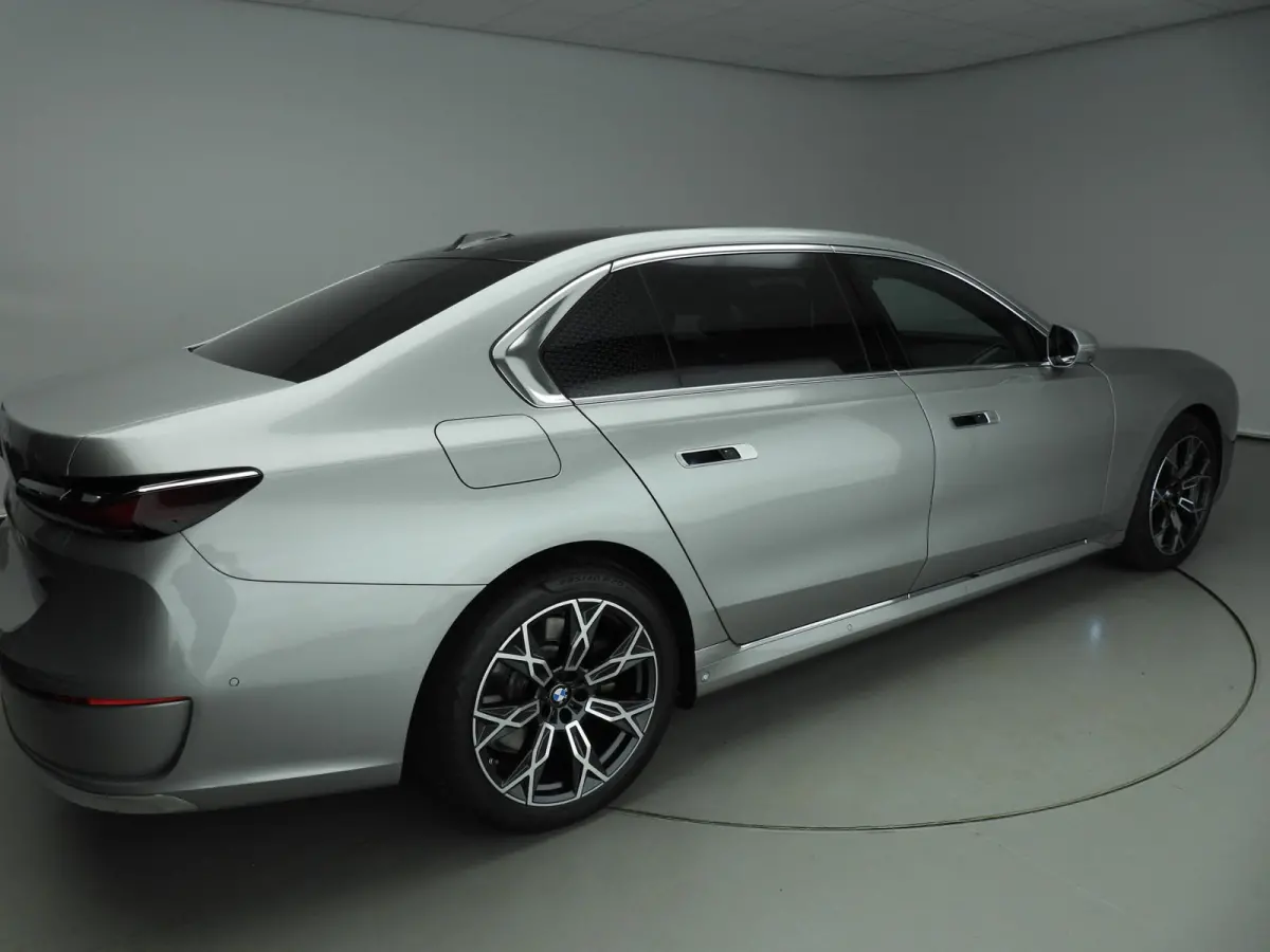 750e xDrive | LED | Leder | HUD | Achterasbesturing  | Rear seat entertainment | Panoramadak | DAB | Bowers & Wilkins sound | Alu 20 inch |