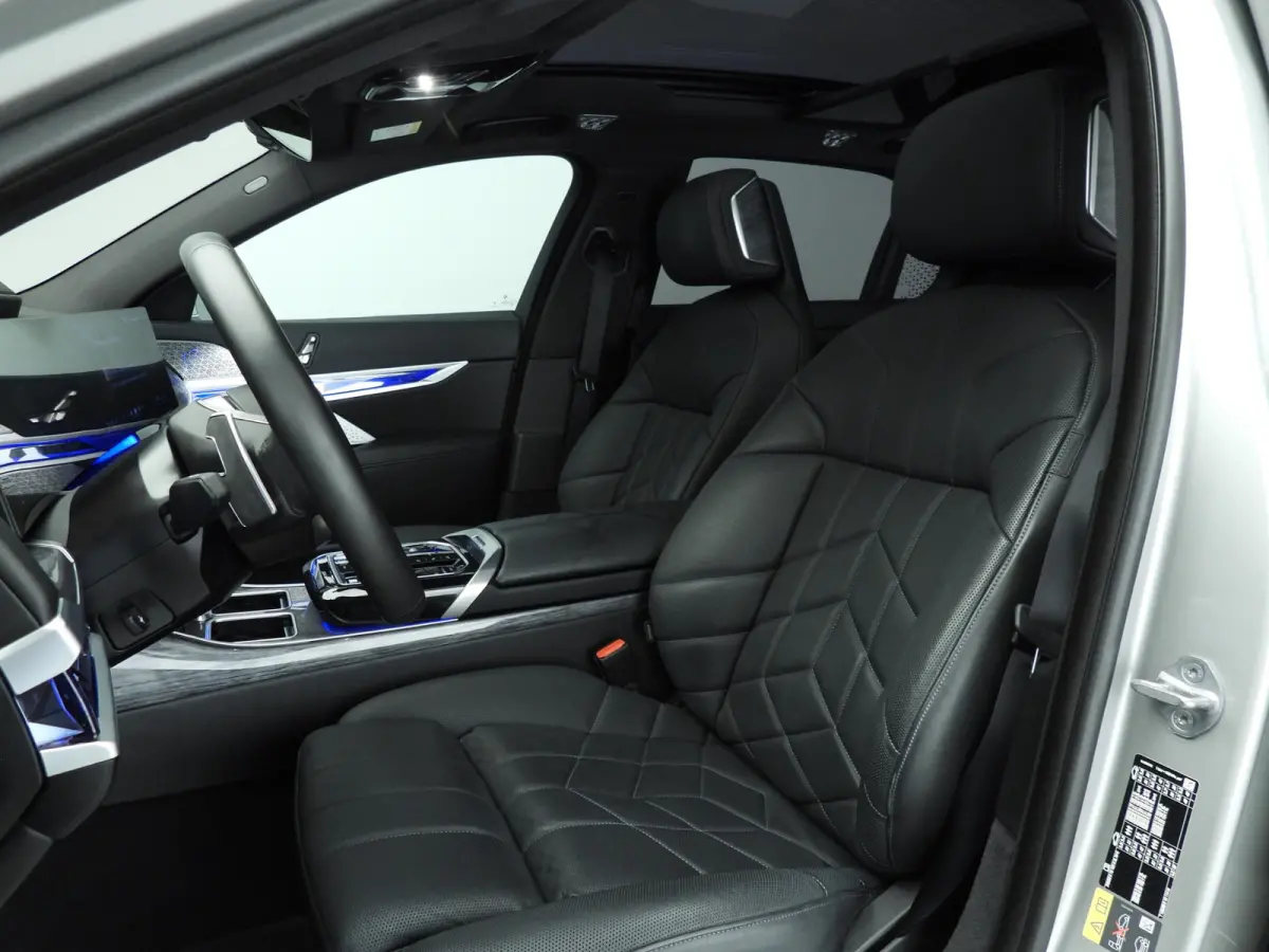 750e xDrive | LED | Leder | HUD | Achterasbesturing  | Rear seat entertainment | Panoramadak | DAB | Bowers & Wilkins sound | Alu 20 inch |