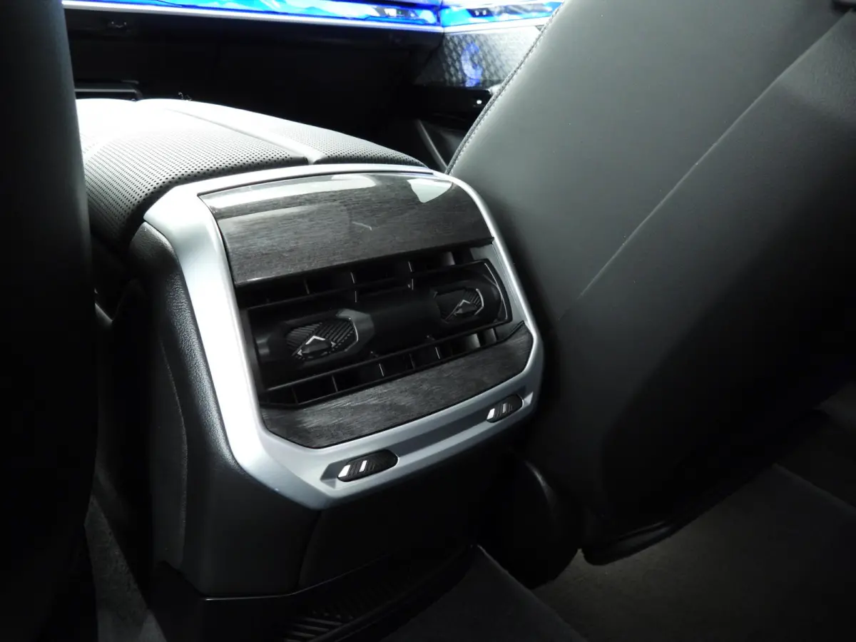750e xDrive | LED | Leder | HUD | Achterasbesturing  | Rear seat entertainment | Panoramadak | DAB | Bowers & Wilkins sound | Alu 20 inch |