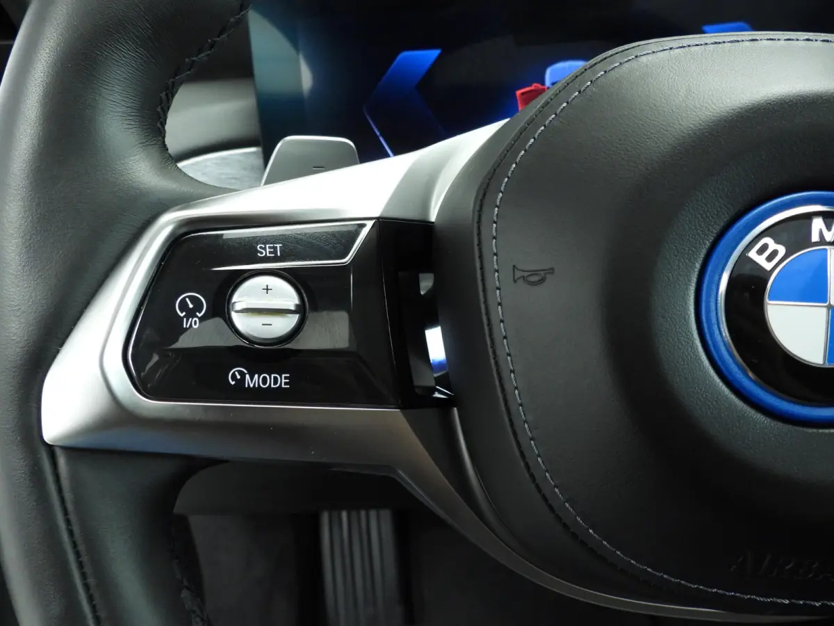 750e xDrive | LED | Leder | HUD | Achterasbesturing  | Rear seat entertainment | Panoramadak | DAB | Bowers & Wilkins sound | Alu 20 inch |