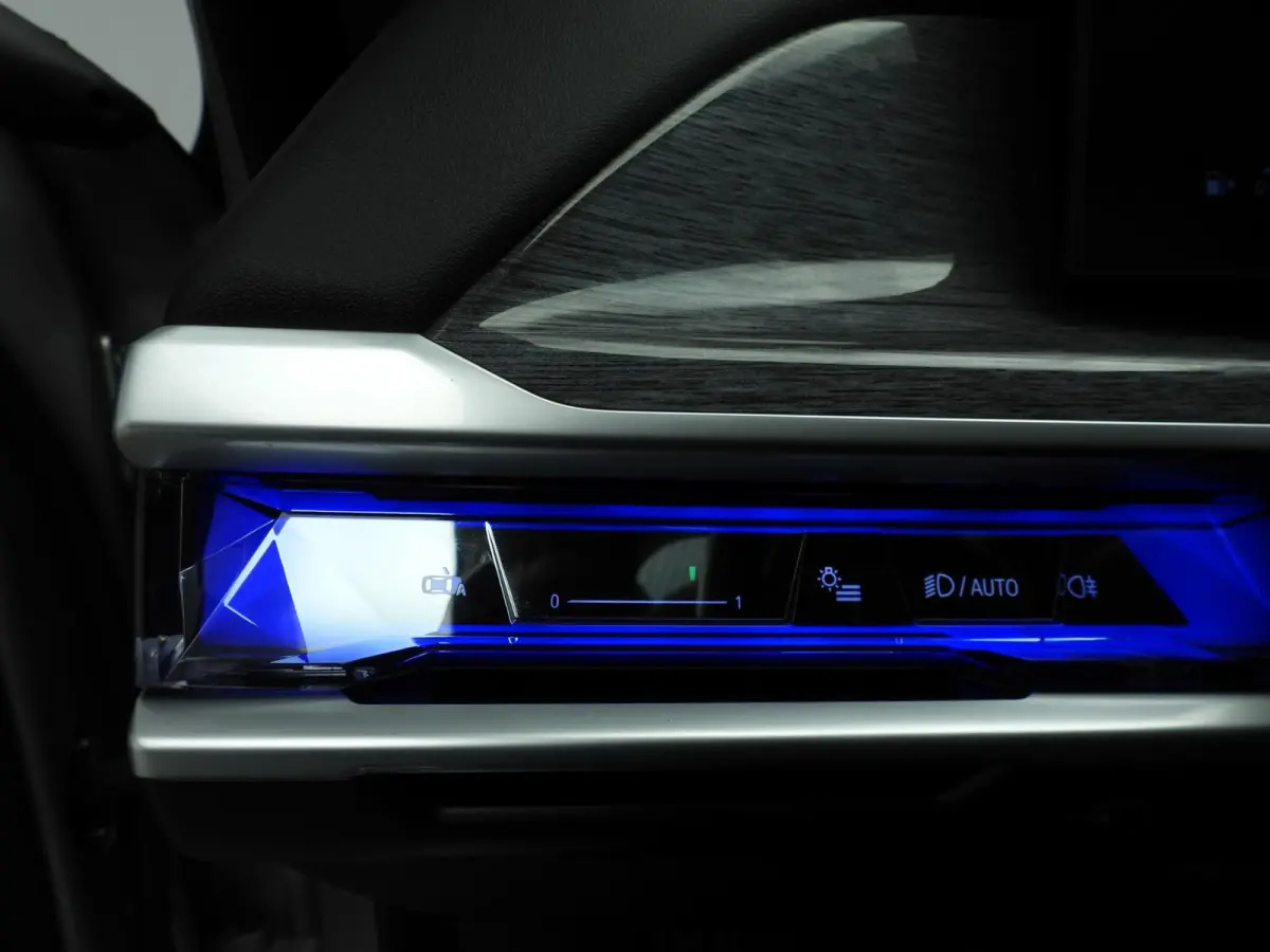 750e xDrive | LED | Leder | HUD | Achterasbesturing  | Rear seat entertainment | Panoramadak | DAB | Bowers & Wilkins sound | Alu 20 inch |