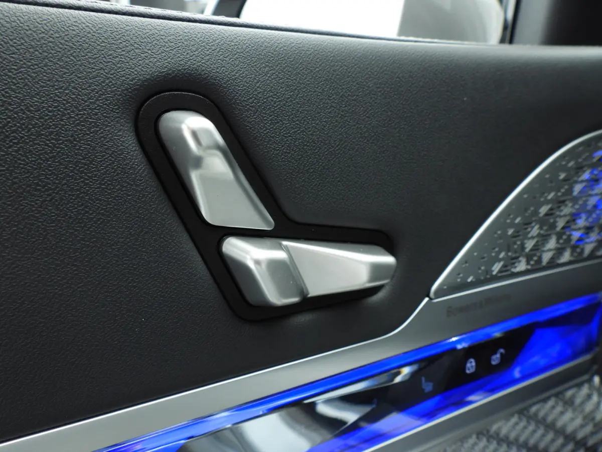 750e xDrive | LED | Leder | HUD | Achterasbesturing  | Rear seat entertainment | Panoramadak | DAB | Bowers & Wilkins sound | Alu 20 inch |
