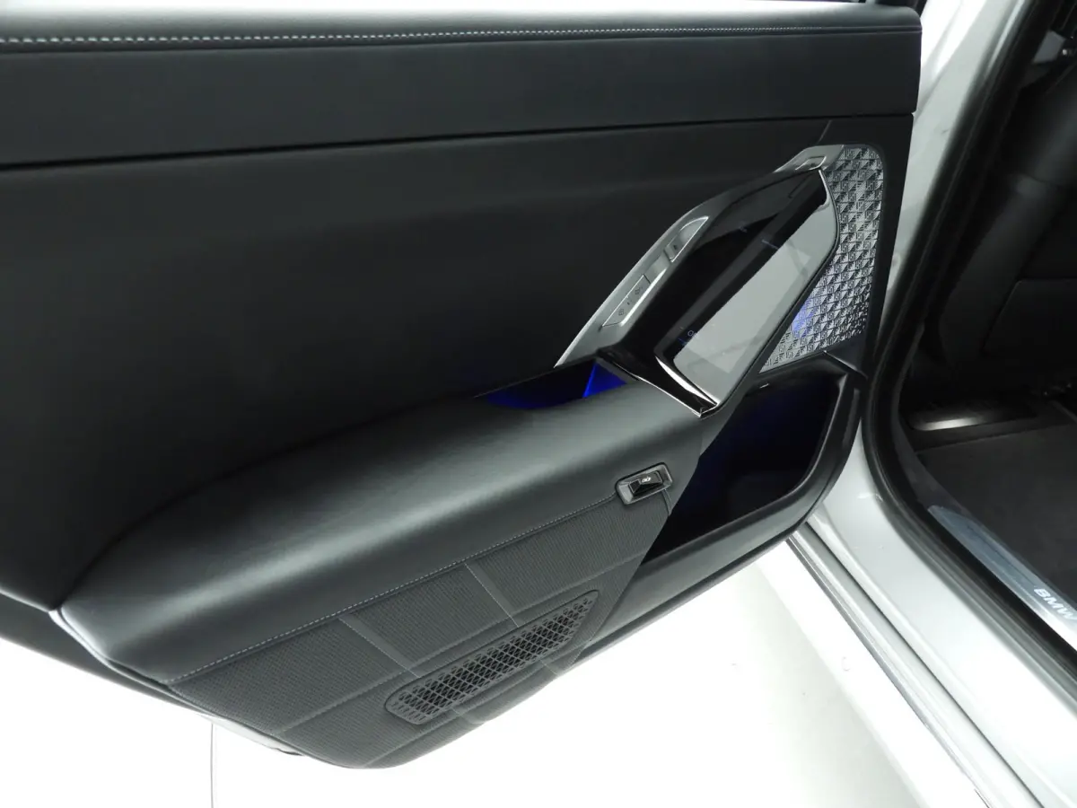 750e xDrive | LED | Leder | HUD | Achterasbesturing  | Rear seat entertainment | Panoramadak | DAB | Bowers & Wilkins sound | Alu 20 inch |