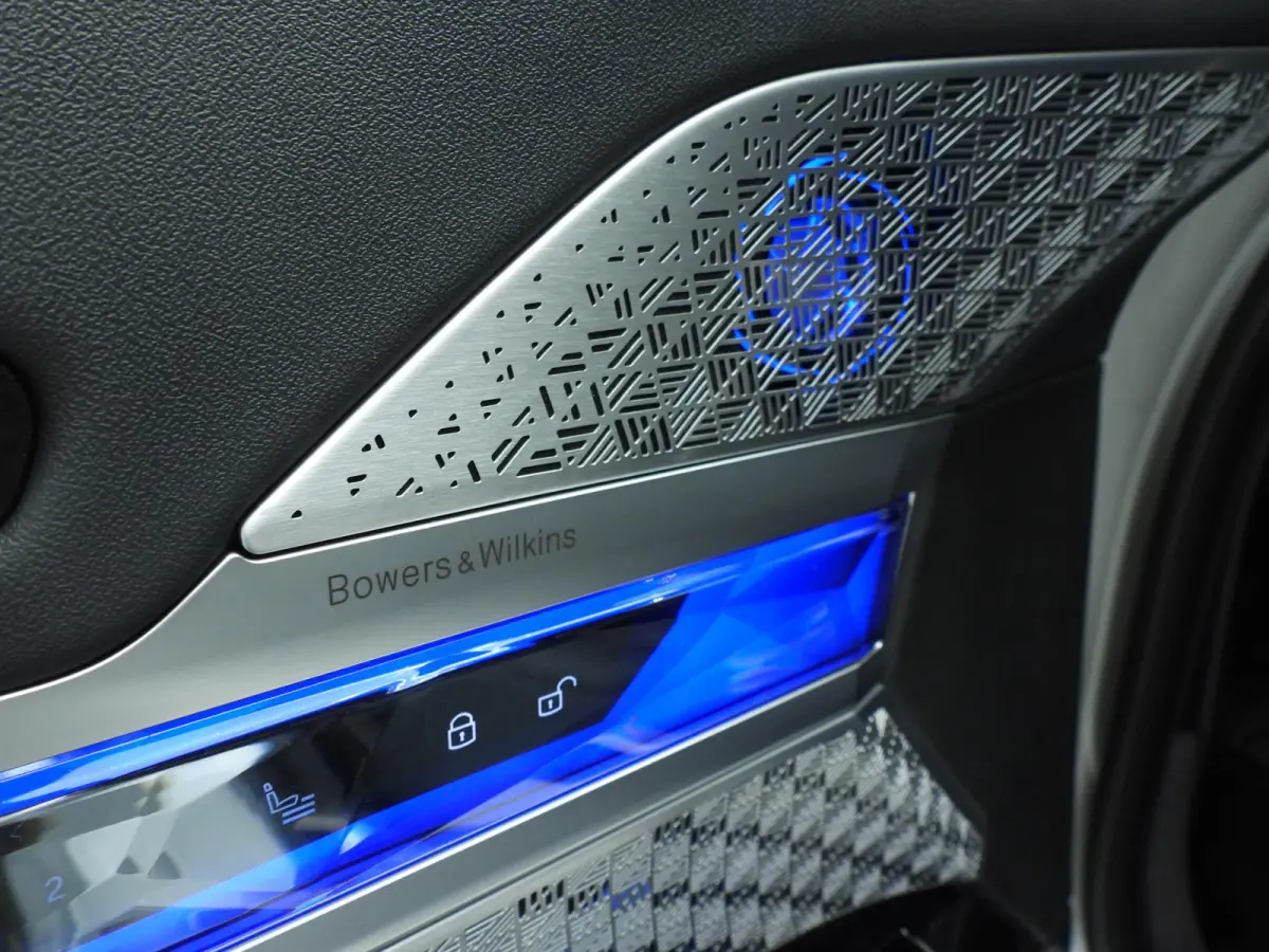 750e xDrive | LED | Leder | HUD | Achterasbesturing  | Rear seat entertainment | Panoramadak | DAB | Bowers & Wilkins sound | Alu 20 inch |