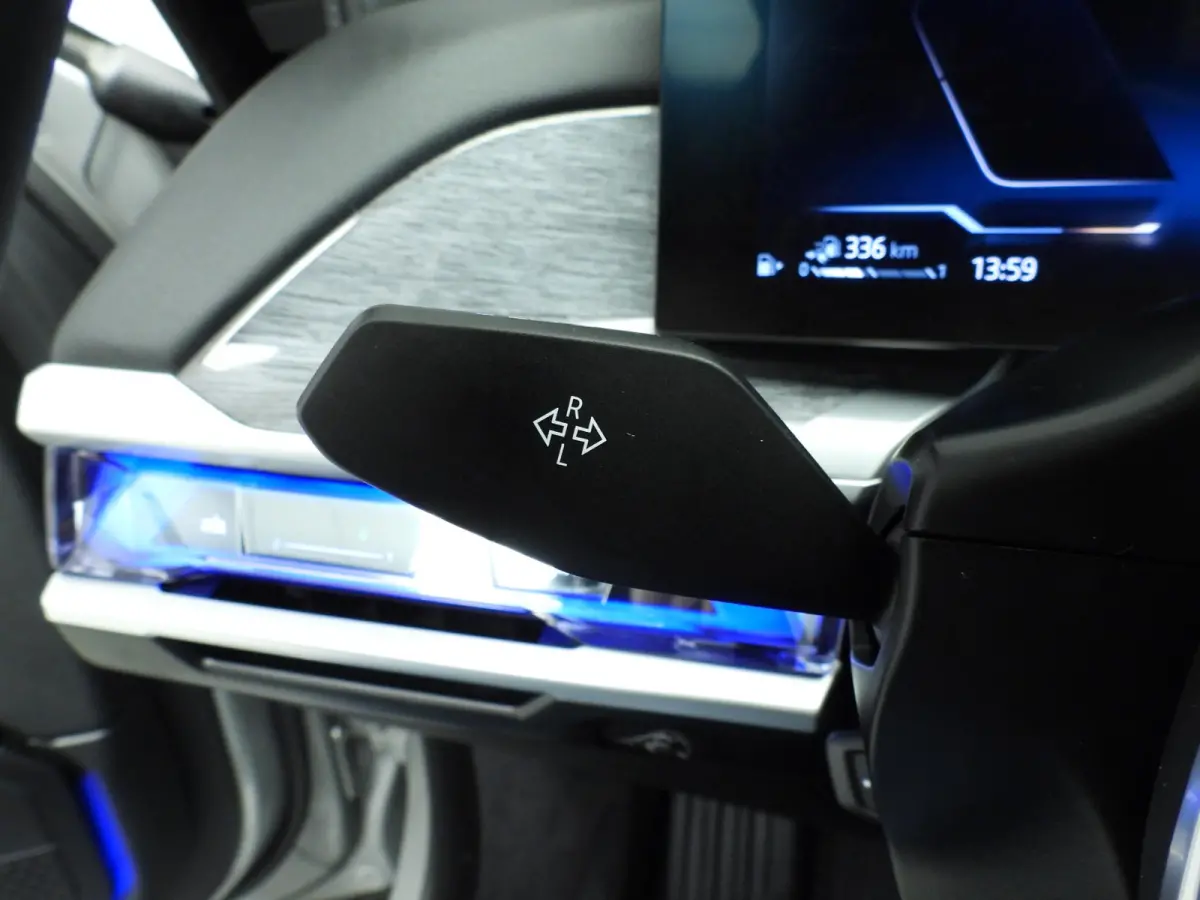 750e xDrive | LED | Leder | HUD | Achterasbesturing  | Rear seat entertainment | Panoramadak | DAB | Bowers & Wilkins sound | Alu 20 inch |