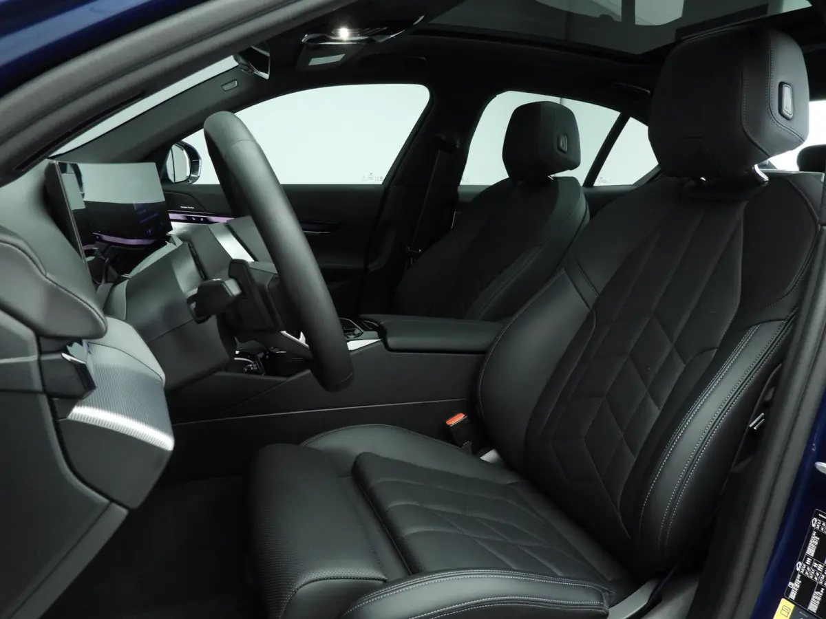 550e xDrive | M-Sportpakket | LED | Leder | HUD | Panoramadak | Sportstoelen | DAB | Harman-kardon sound | Alu 20 inch