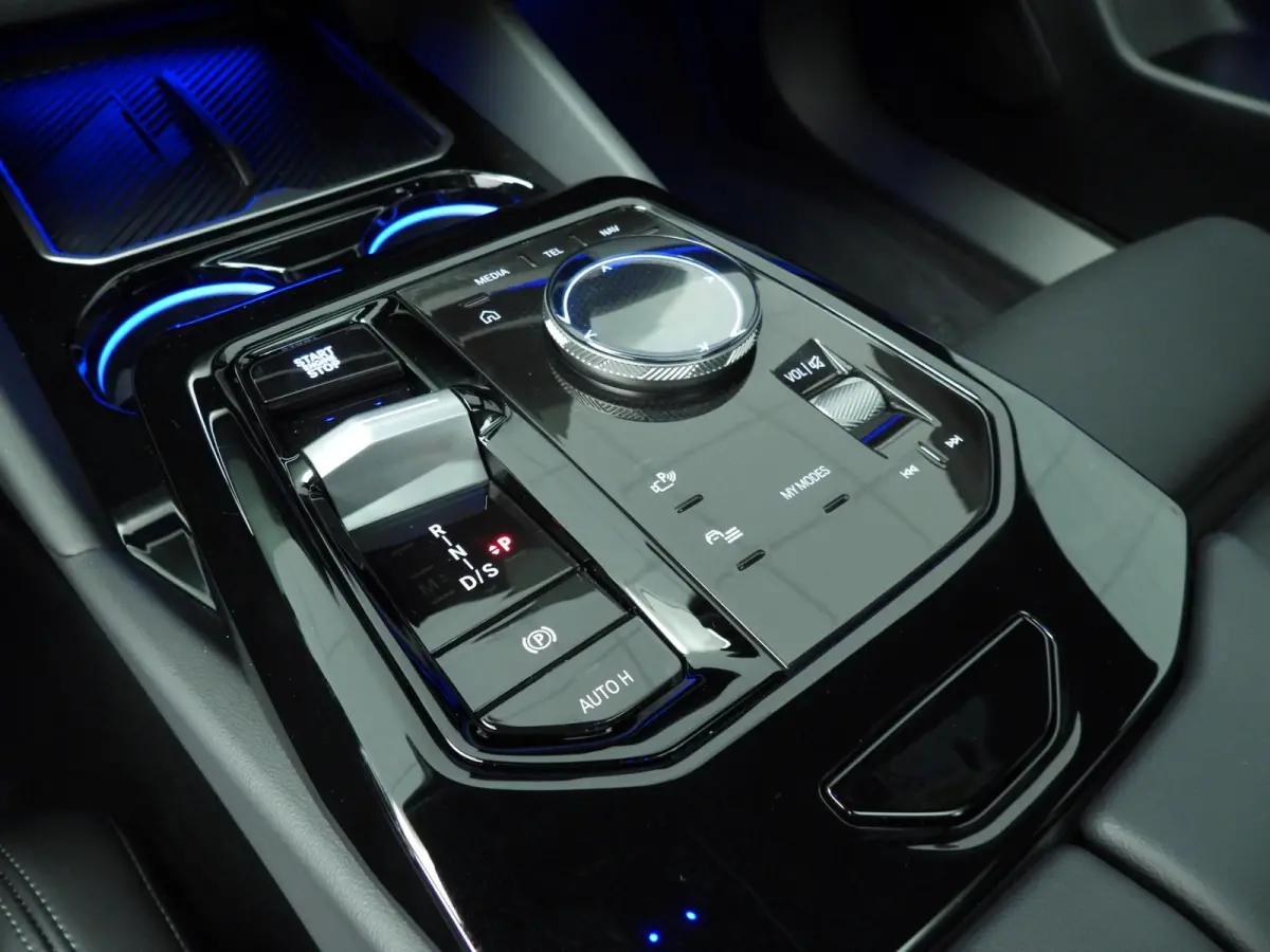 550e xDrive | M-Sportpakket | LED | Leder | HUD | Panoramadak | Sportstoelen | DAB | Harman-kardon sound | Alu 20 inch