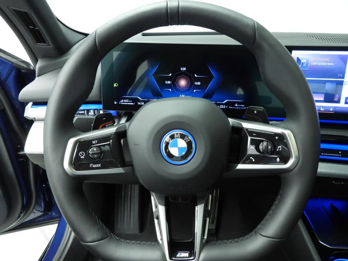 550e xDrive | M-Sportpakket | LED | Leder | HUD | Panoramadak | Sportstoelen | DAB | Harman-kardon sound | Alu 20 inch