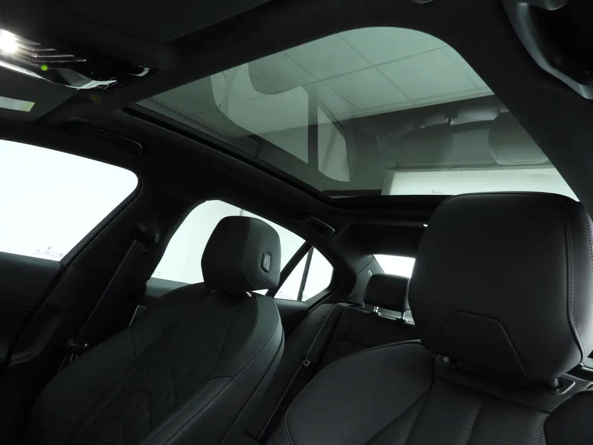 550e xDrive | M-Sportpakket | LED | Leder | HUD | Panoramadak | Sportstoelen | DAB | Harman-kardon sound | Alu 20 inch