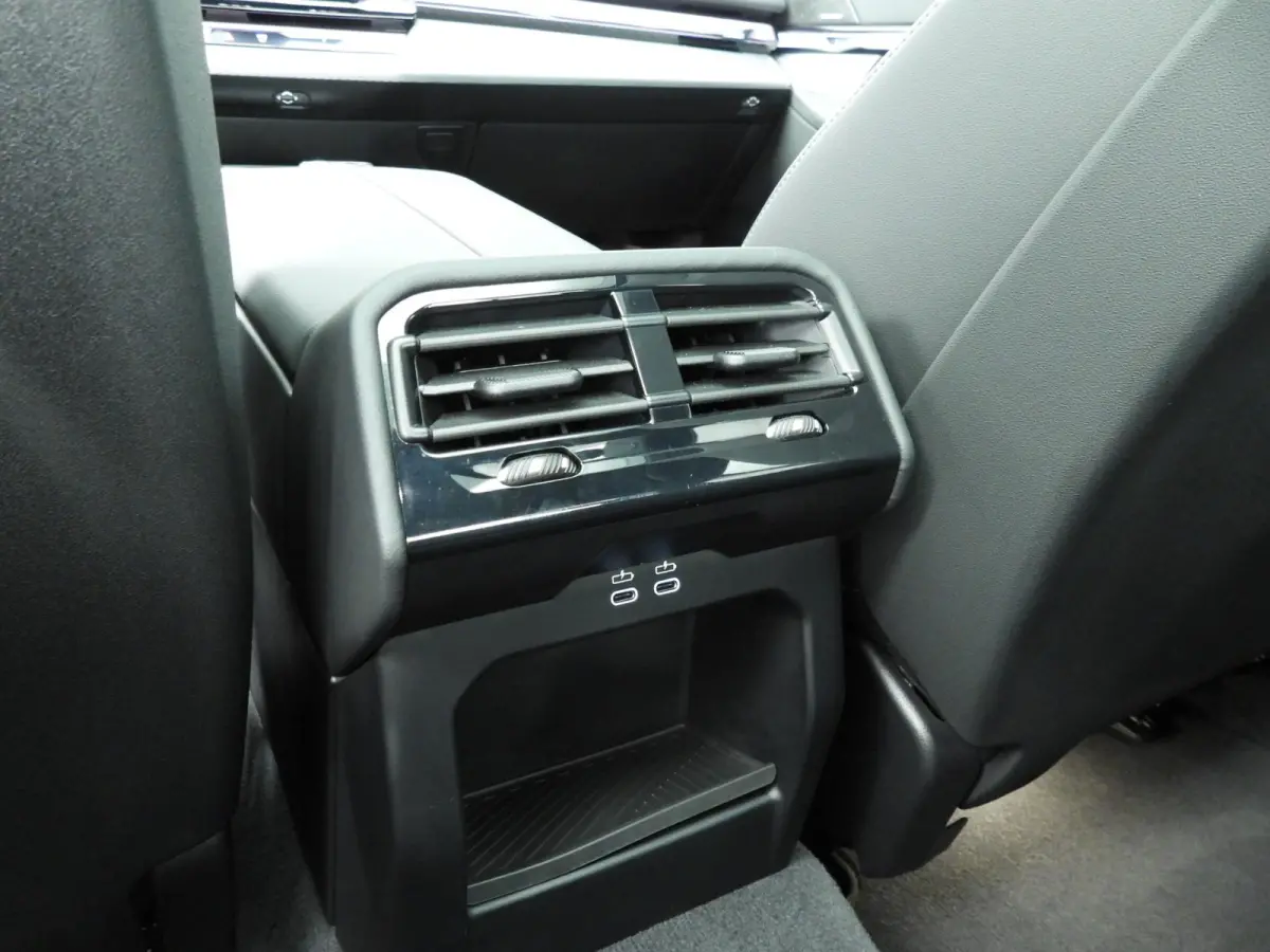550e xDrive | M-Sportpakket | LED | Leder | HUD | Panoramadak | Sportstoelen | DAB | Harman-kardon sound | Alu 20 inch