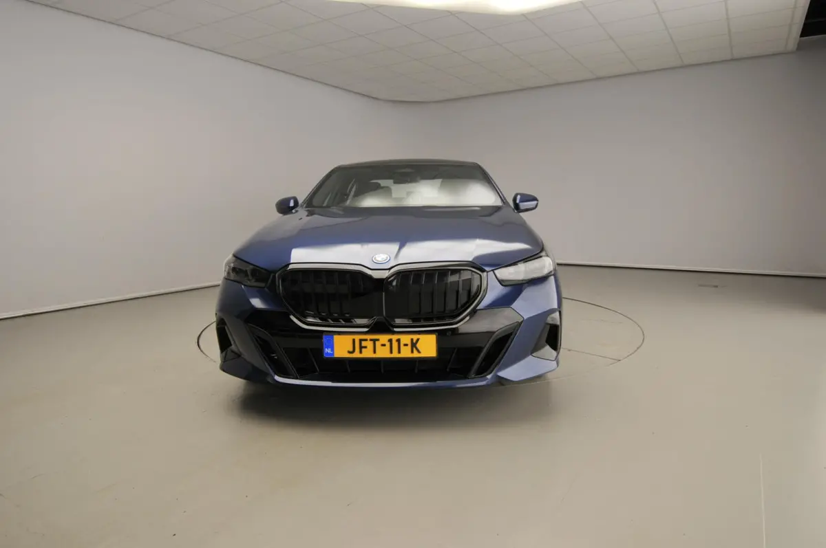 550e xDrive | M-Sportpakket | LED | Leder | HUD | Panoramadak | Sportstoelen | DAB | Harman-kardon sound | Alu 20 inch