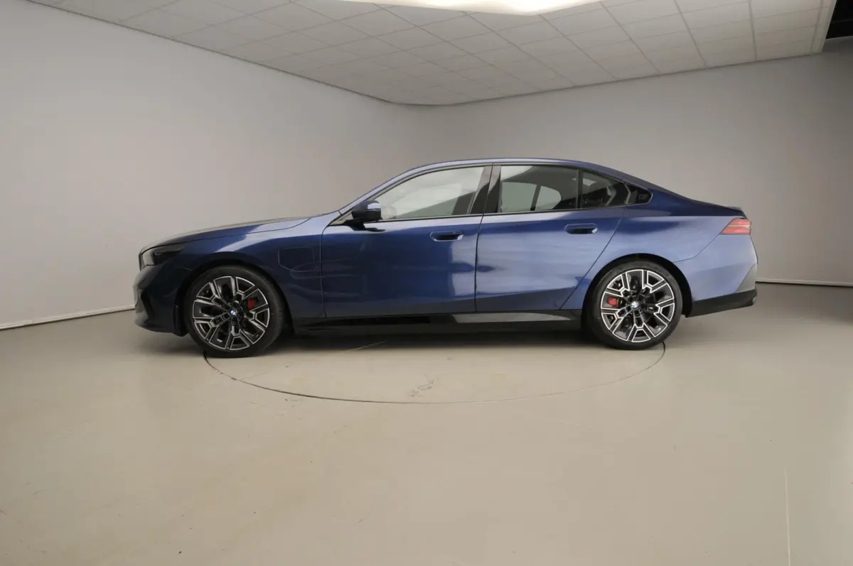 550e xDrive | M-Sportpakket | LED | Leder | HUD | Panoramadak | Sportstoelen | DAB | Harman-kardon sound | Alu 20 inch