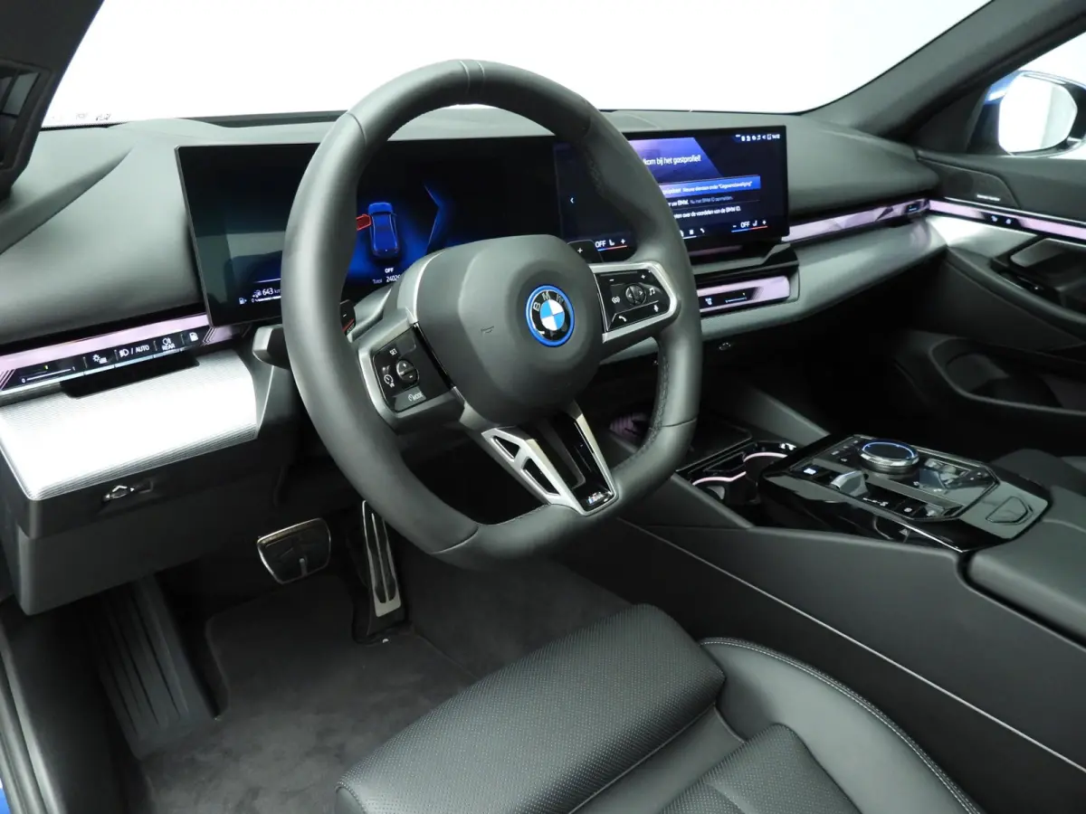 550e xDrive | M-Sportpakket | LED | Leder | HUD | Panoramadak | Sportstoelen | DAB | Harman-kardon sound | Alu 20 inch