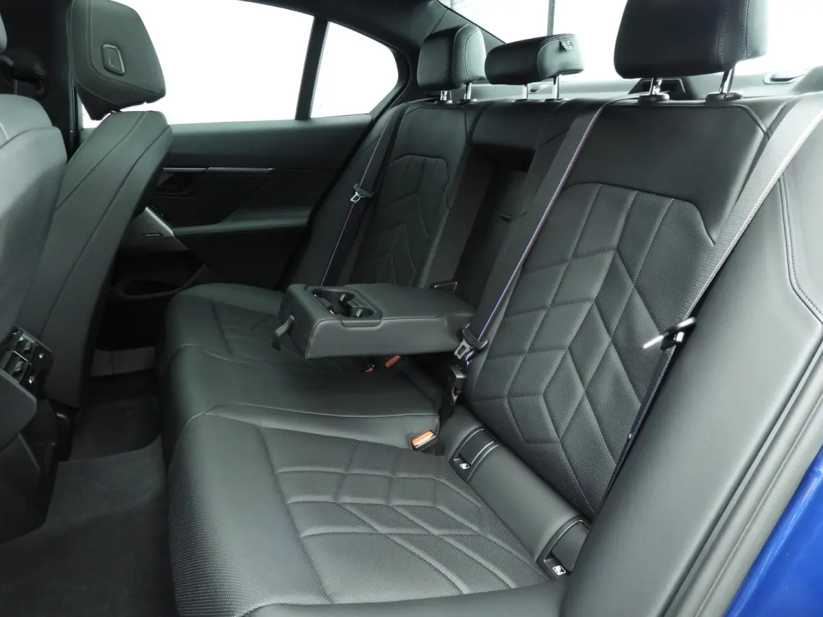 550e xDrive | M-Sportpakket | LED | Leder | HUD | Panoramadak | Sportstoelen | DAB | Harman-kardon sound | Alu 20 inch