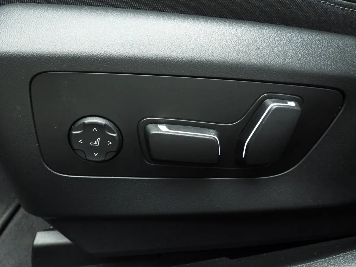 550e xDrive | M-Sportpakket | LED | Leder | HUD | Panoramadak | Sportstoelen | DAB | Harman-kardon sound | Alu 20 inch