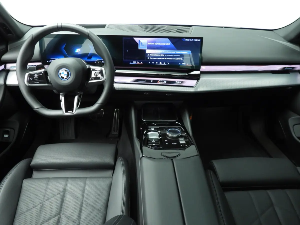 550e xDrive | M-Sportpakket | LED | Leder | HUD | Panoramadak | Sportstoelen | DAB | Harman-kardon sound | Alu 20 inch