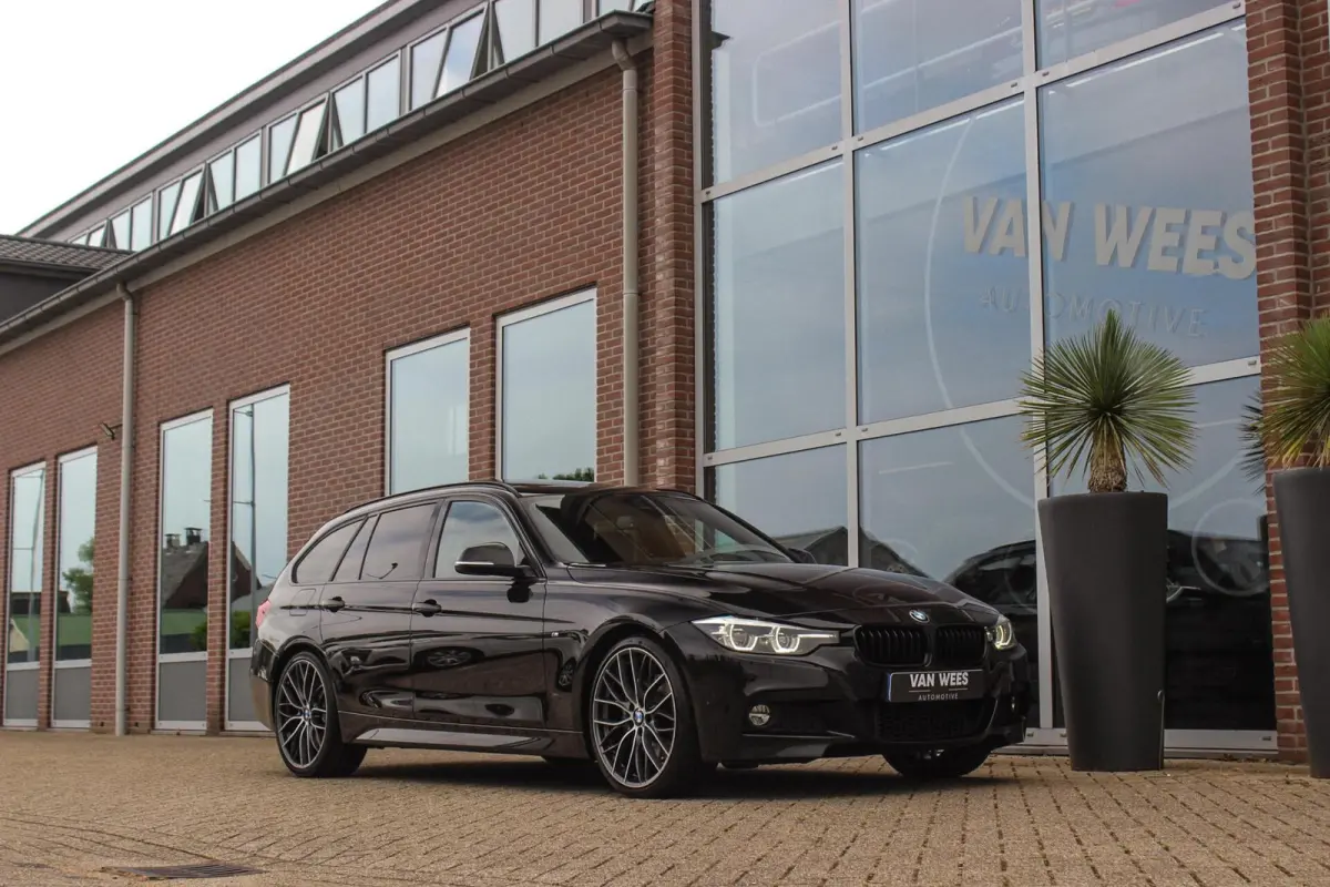 320i Edition M Sport Shadow | 2e eigenaar | NL auto | Harman Kardon | Head-up | DAB | Camera | Keyless entry | Panoramadak | LED | Stoelverwarming | PDC