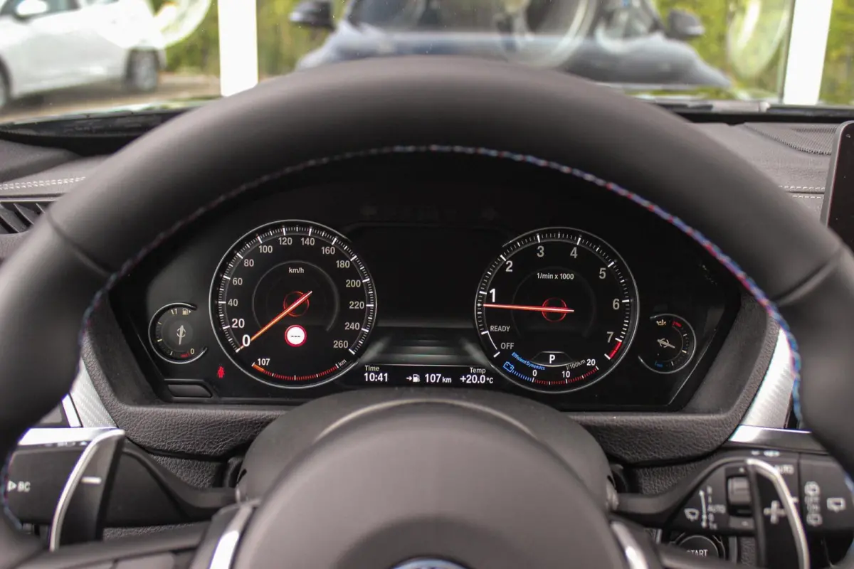 320i Edition M Sport Shadow | 2e eigenaar | NL auto | Harman Kardon | Head-up | DAB | Camera | Keyless entry | Panoramadak | LED | Stoelverwarming | PDC