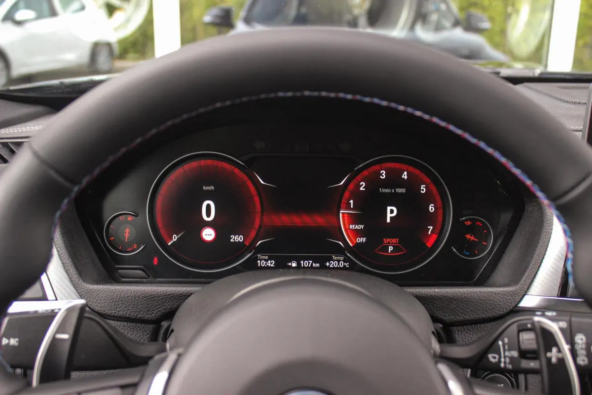 320i Edition M Sport Shadow | 2e eigenaar | NL auto | Harman Kardon | Head-up | DAB | Camera | Keyless entry | Panoramadak | LED | Stoelverwarming | PDC